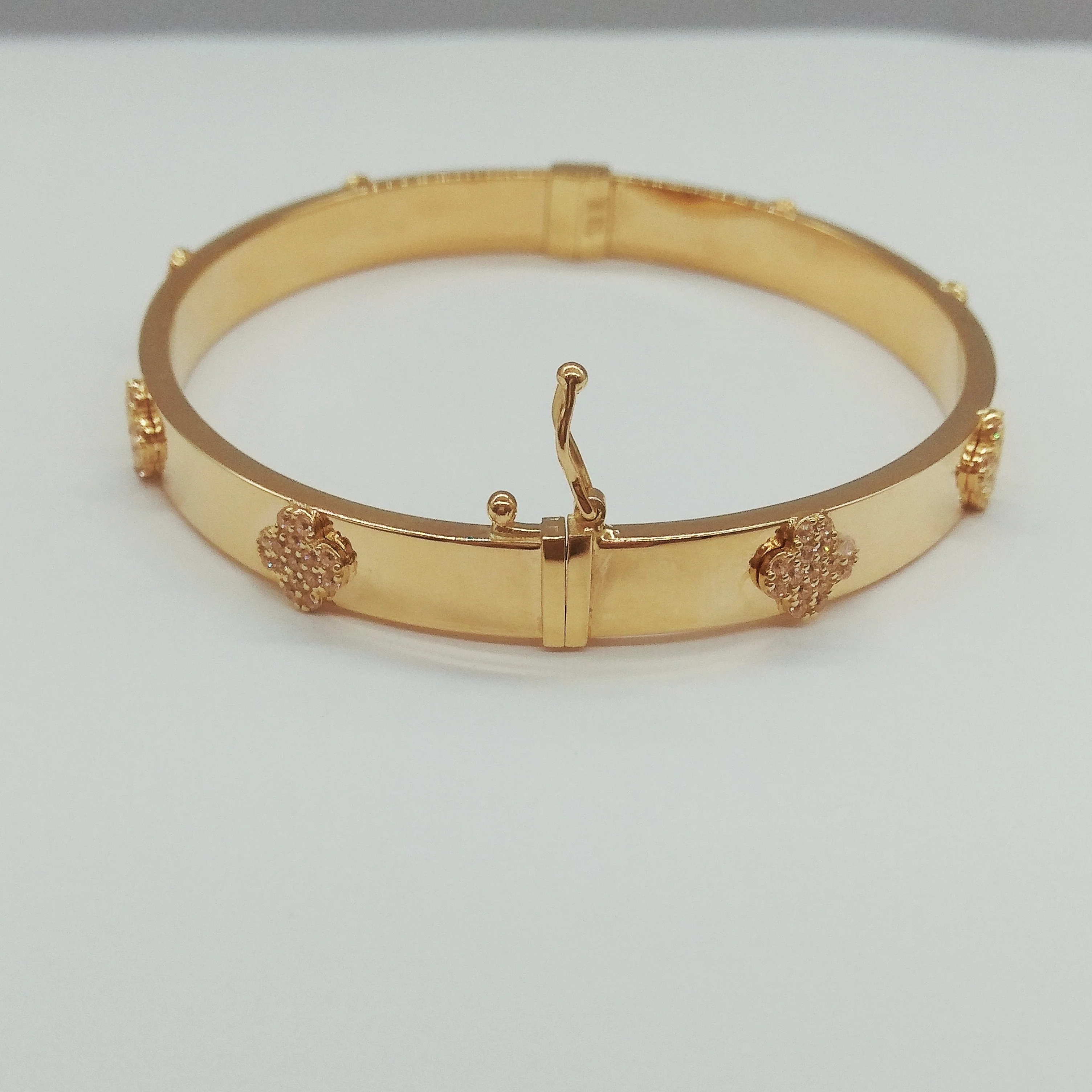 18K Pure Gold Elegant Bangle - Image 2