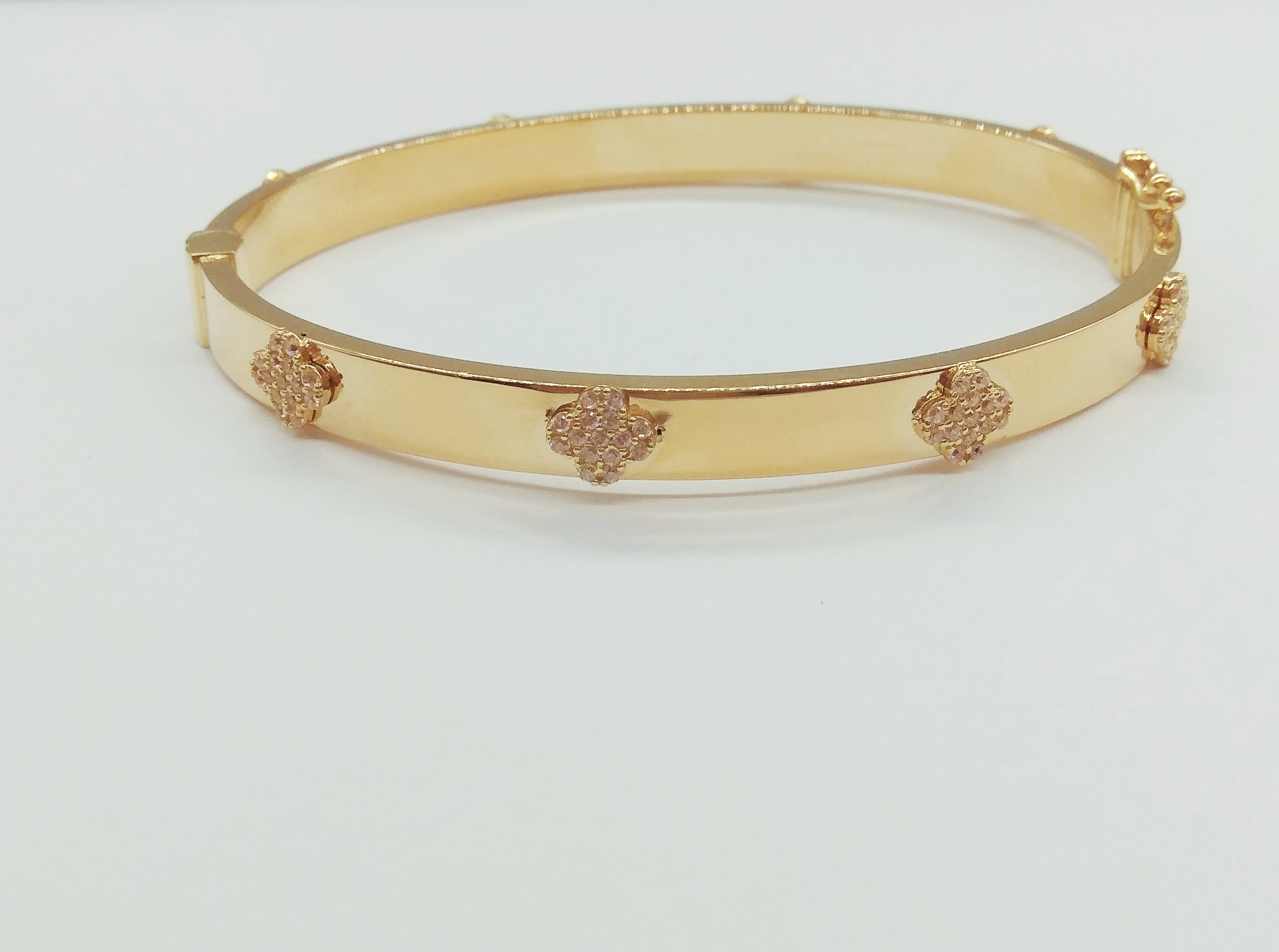 18K Pure Gold Elegant Bangle - Image 3