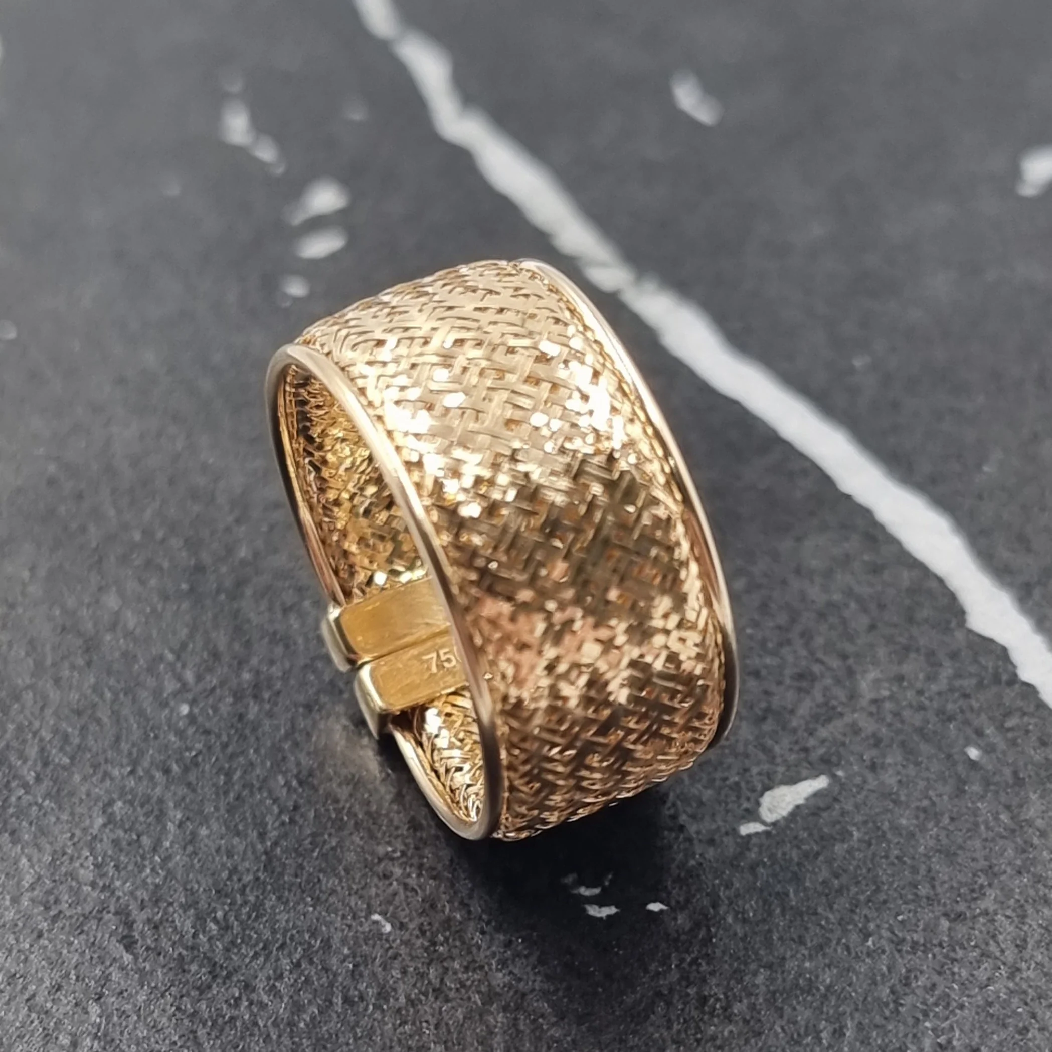 18K Pure Gold Elegant Ring - Image 2