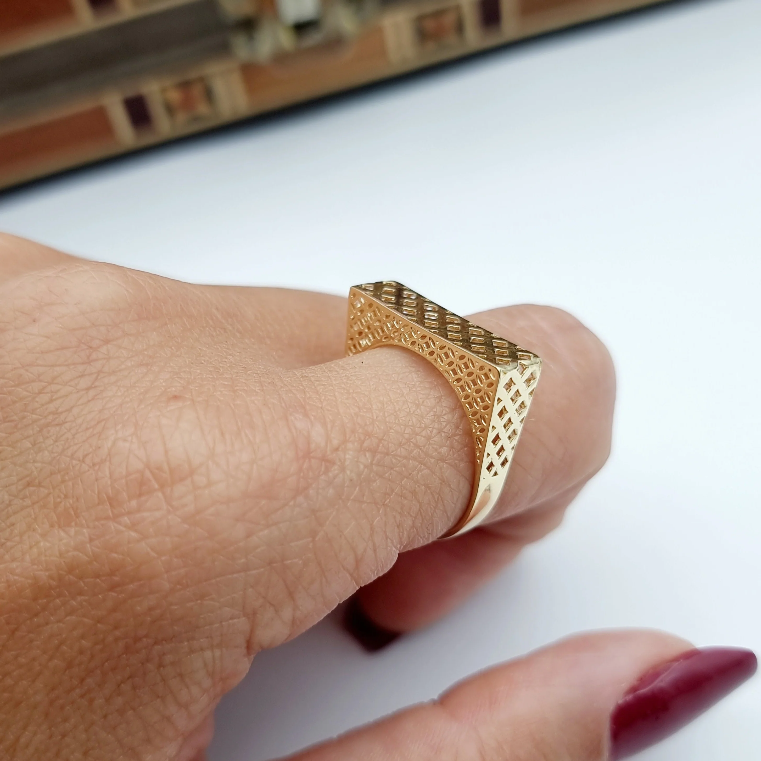 18K Pure Gold Square Net Ring - Image 6