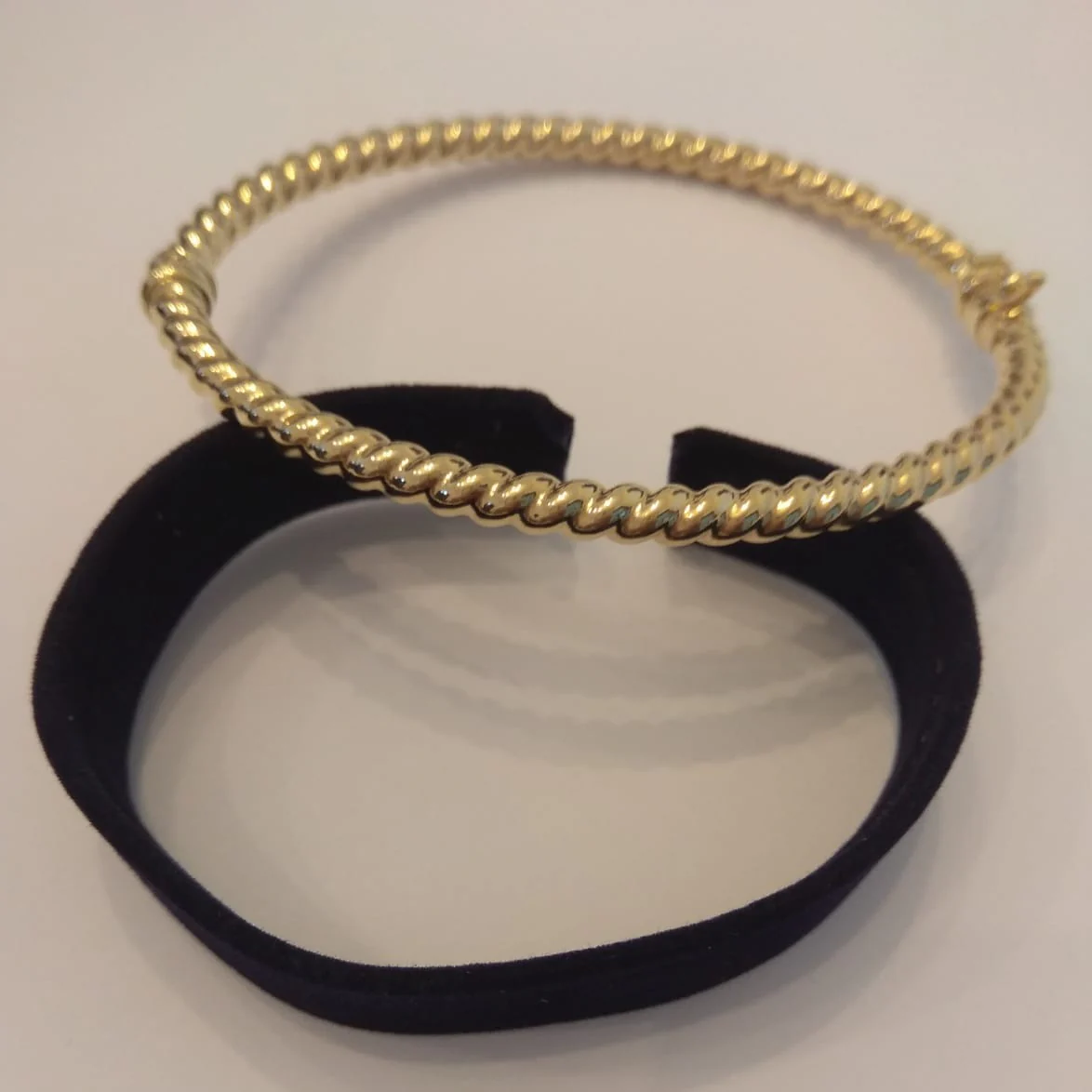 18K Pure Gold Twisted Bangle - Image 4
