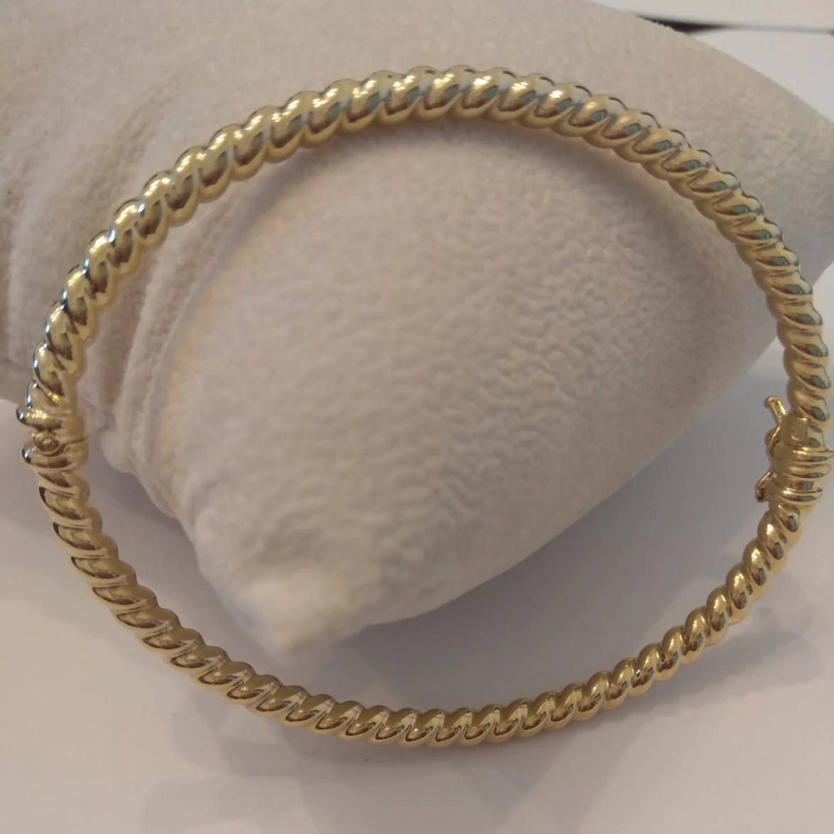 18K Pure Gold Twisted Bangle - Image 6