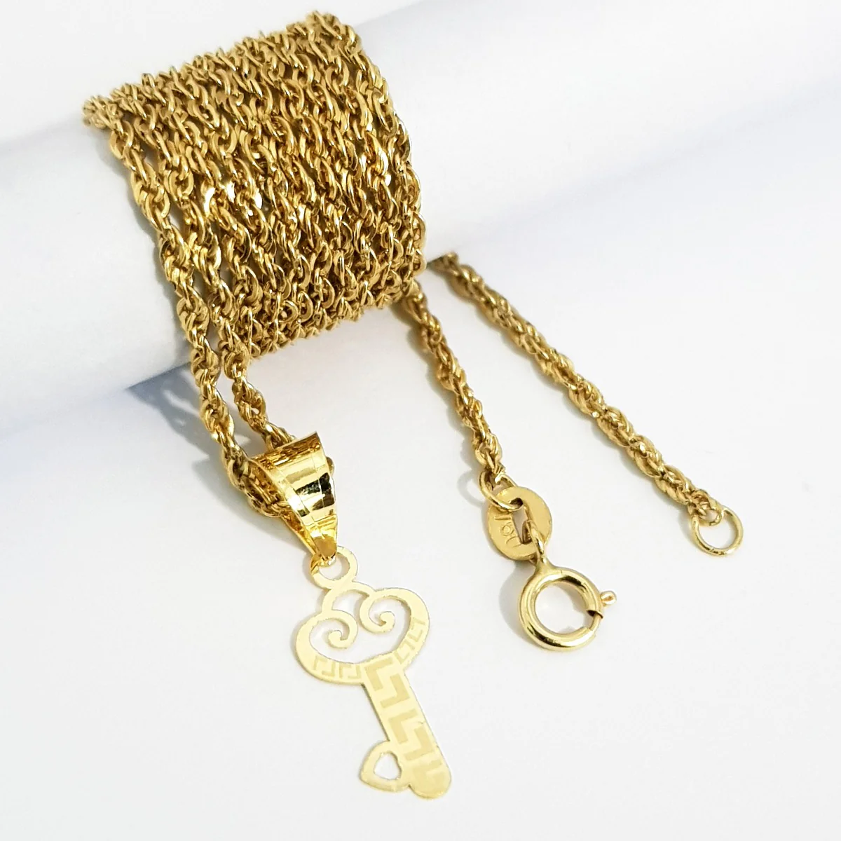 18K Pure Gold Elegant Key Design Necklace - Image 3