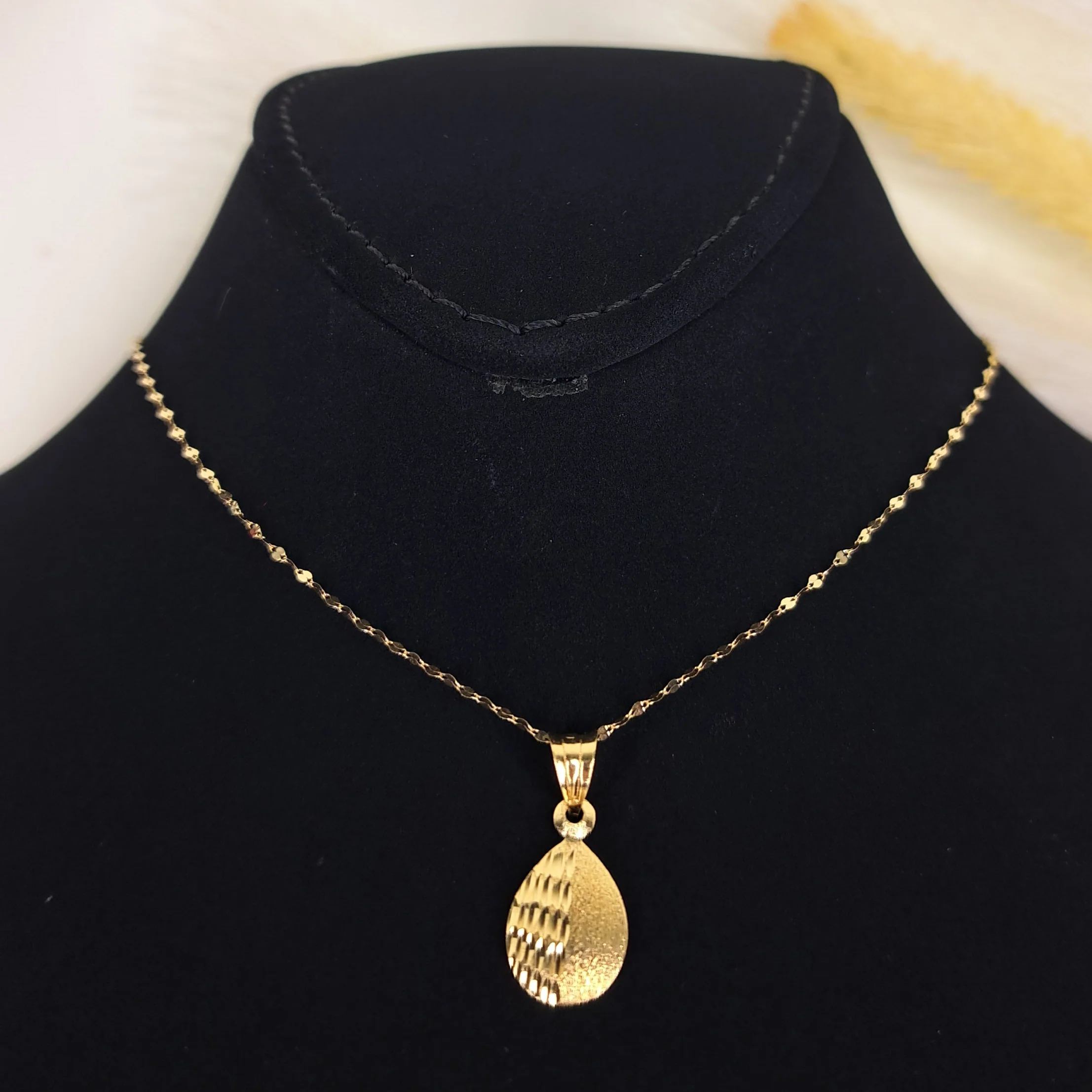 18K Pure Gold Oval Drop Necklace - Image 3