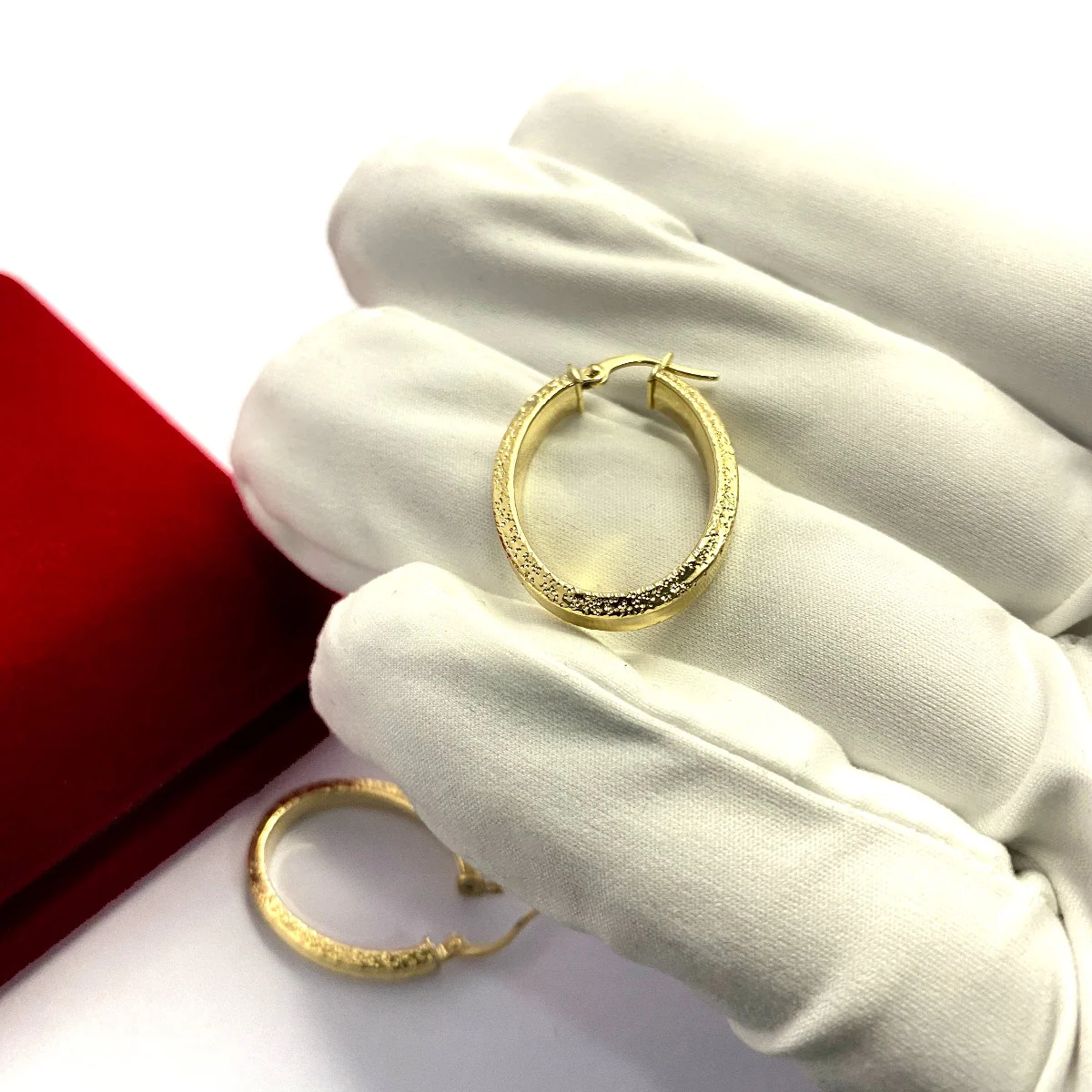 18K Pure Gold Oval Hoop Earrings Design - Image 5