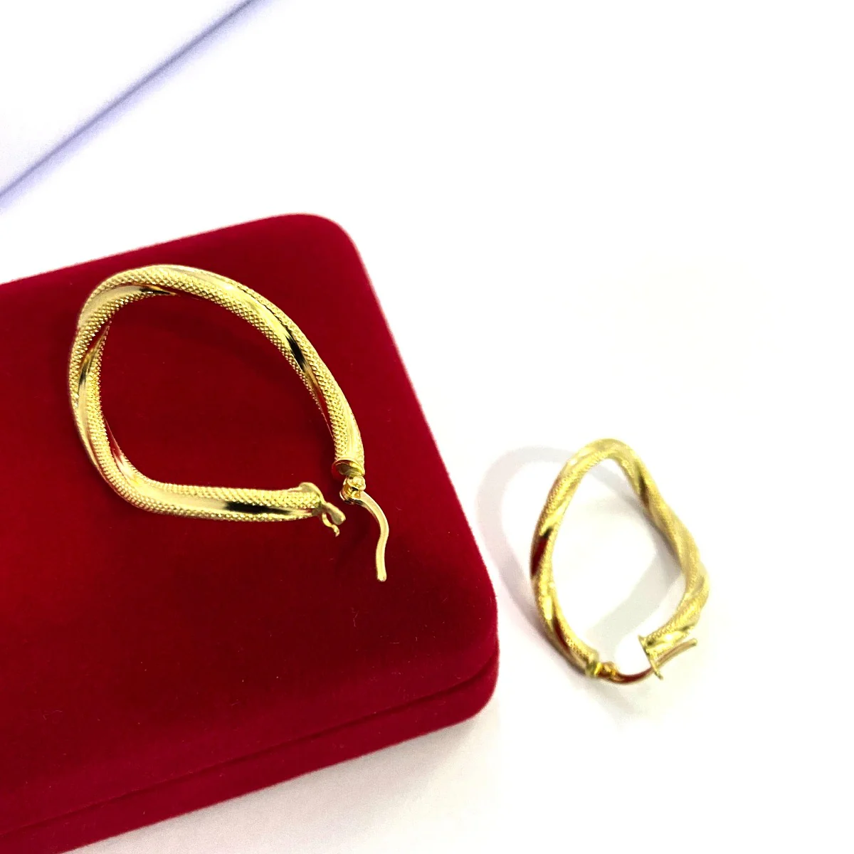 18K Pure Gold Twisted Hoop Earrings - Image 3